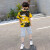 ブラドゥニー子供服男の子Tシャカ半袖供ボント2019夏服韓国版カジュアスポーツ新人学生の中で子供服迷彩丸の首の上は潮黄110です。